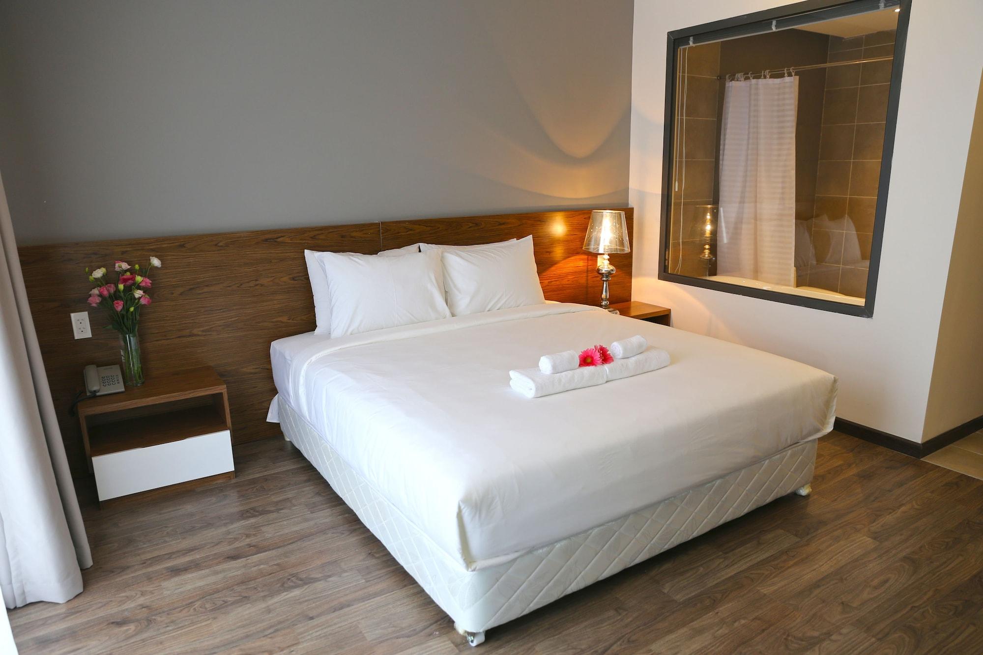 Bizu Royal Hotel Ho Chi Minh City Exterior photo