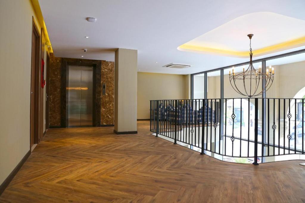 Bizu Royal Hotel Ho Chi Minh City Exterior photo