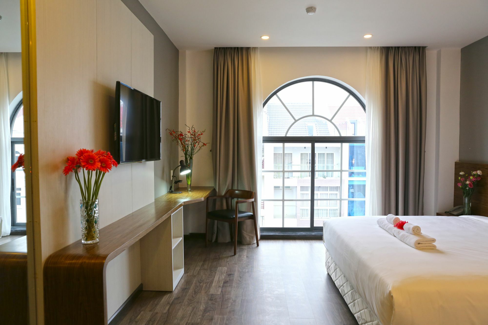 Bizu Royal Hotel Ho Chi Minh City Exterior photo
