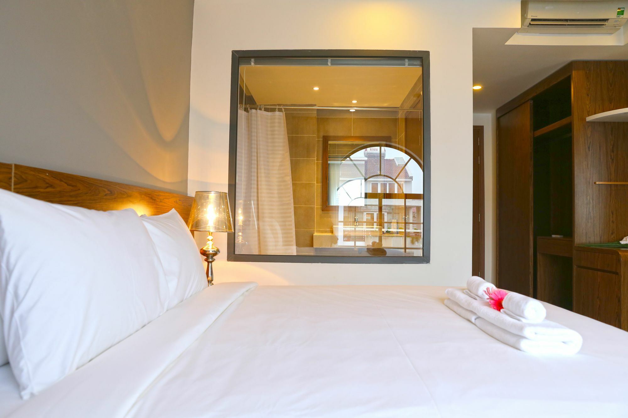 Bizu Royal Hotel Ho Chi Minh City Exterior photo